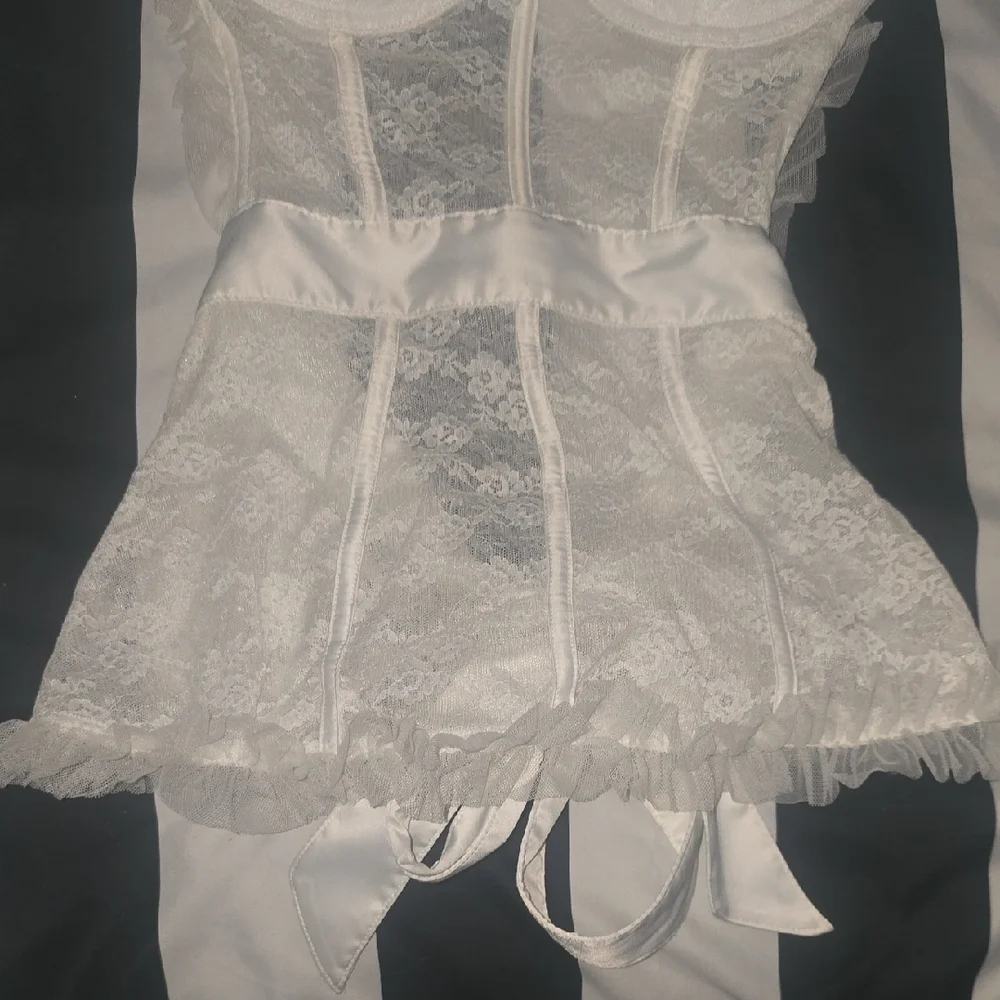Victoria Secret I DO Elegant White Lace & Rhinestone Trim Bustier (NWOT)(34B) 🤍 - Picture 4 of 8